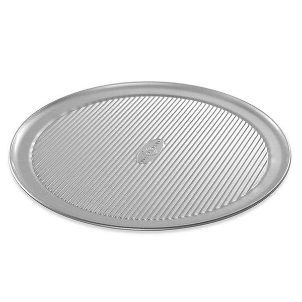 http://www.kitchen-outfitters.com/cdn/shop/products/Pizza_Pan_Flat_14_inch_by_USA_Pan_600x600.jpg?v=1620392393