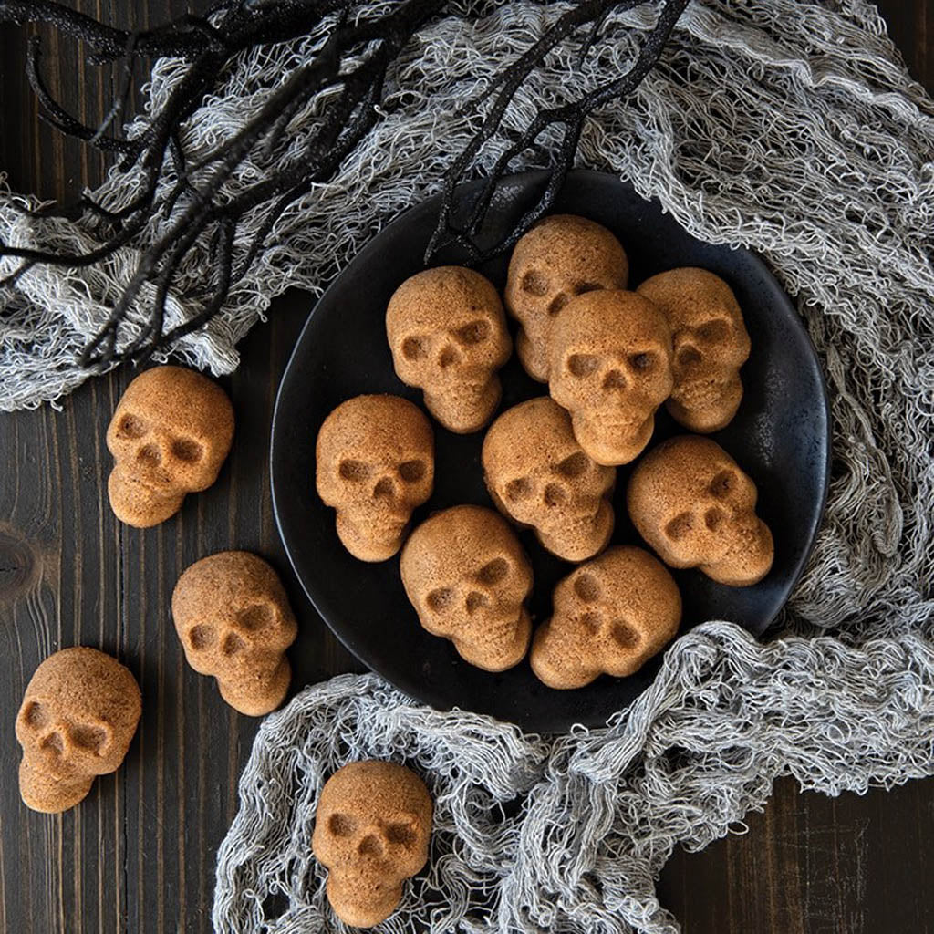 Skull Bites Cakelet Pan